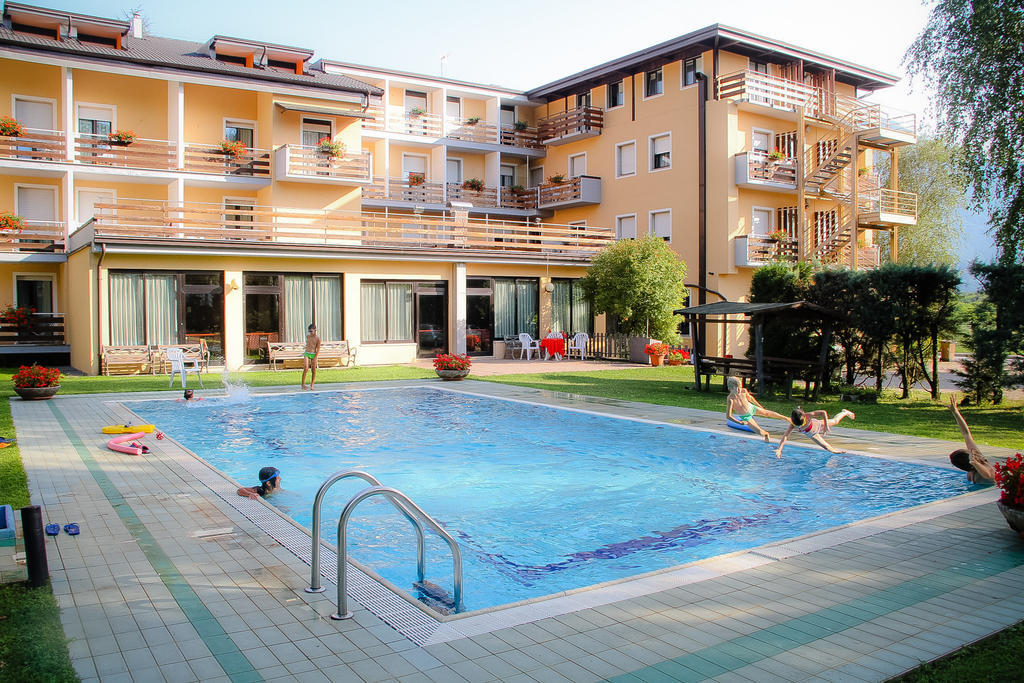 Hotel Dolomiti Levico Terme Esterno foto